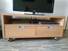 Komoda -tv stolek Ikea