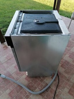 Vestavná myčka Whirlpool