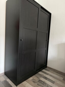 Šatní skříň s posuvnými dveřmi, černohnědá,