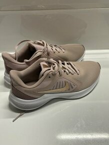 Nike Běžecké boty Downshifter 10 CI9984 200 velikost 38