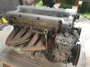 Mercedes Benz W123 280E V6 - motor