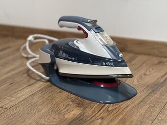 Tefal FREEMOVE 9920 - bezdrátová žehlička