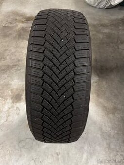 Yokohama BluEarth-Winter V906 SUV 235/50 R20 104 V zimní