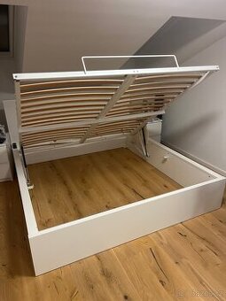 Manželská postel IKEA Malm