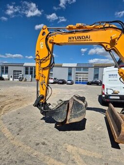 Hyundai R80CR-9A 2019 2200mth 9 ton