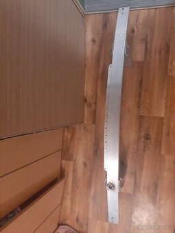 výztuha předního nárazníku Mb w212