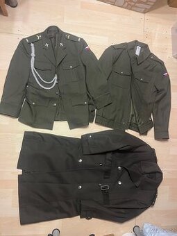 Vojenské věci - boty, oblečení, pokrývky hlavy...
