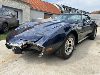 Chevrolet Corvette C3 Stingray 1976 malé zadní okno