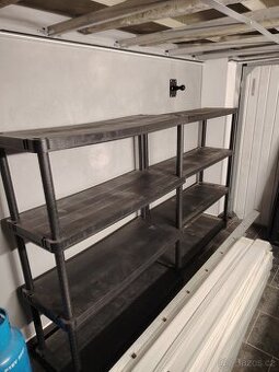 Plastový regály.2ks.