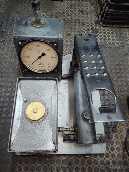 Nožní pumpa hydraulická z vojenského lisu