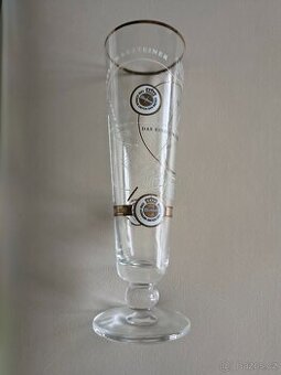 Pivní sklenice s logem