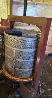 Prodám lis na hrozny