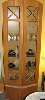 Vitrína s osvětlením