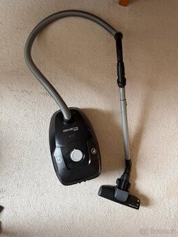 Nový vysavač použit cca 10x (zakoupen za 3999kč)