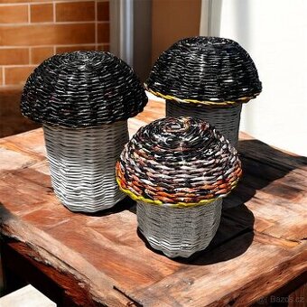 Ozdobné skleněné nádoby, dóza, box na sušené houby