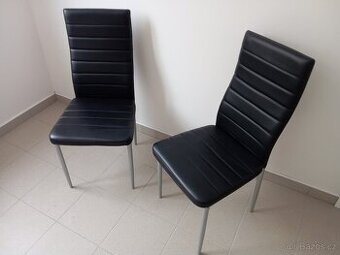 Černá koženková židle