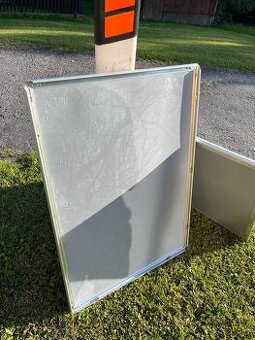 Reklamní rámečky se zaklapávajícími lištami