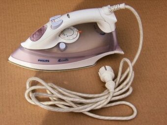 Prodám NAPAŘOVACÍ ŽEHLIČKU PHILIPS