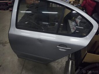 ŠKODA Octavia 2 LIFTBACK. Levé zadní dveře