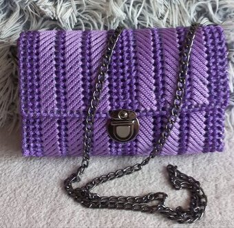 Ručně vyšívaná kabelka