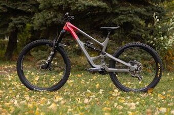 YT Capra CF Uncaged 10 MX