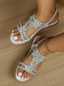 Dámské stříbrné sandály s kamínky