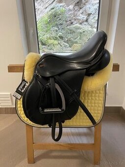 SKOKOVE SEDLO 17,17,5 KENT MASTERS S VYMENNYMI KOMORAMI 