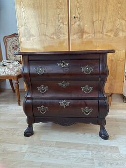 Starožitná komoda / prádelník – masiv, zdobené kování