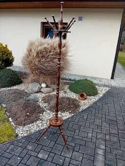 dřevěný, řezbový, stojanový věšák