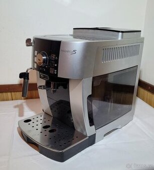 AUTOMATICKÝ KÁVOVAR DELONGHI Magnifica S