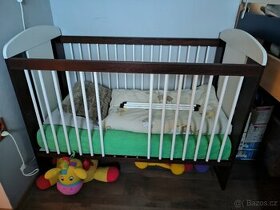 Dětská postýlka  i s matrací