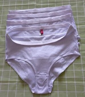 4 x dámské kalhotky, vel. 58/60. Nové.