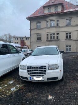 Prodám Chrysler 300C LX 2.7 2009 na díly– bez motoru a TP