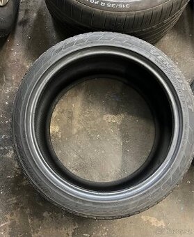 Pneu 275/40R20 - 1