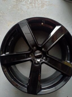 5x112 R18 7.5j et 25 Dezent black zanovni