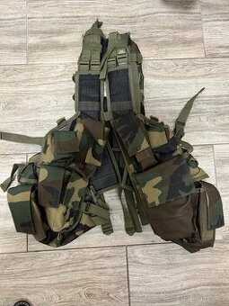 Venkovní taktická maskáčova vesta na airsoft
