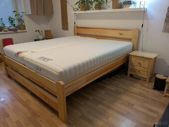 Postel z masivu borovice 180x200 lakovaná