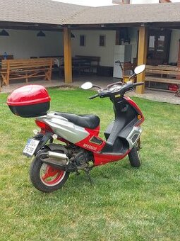 Skútr JONWAY 50cm3