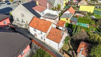 Prodej rodinného domu k rekonstrukci/demolici - 1