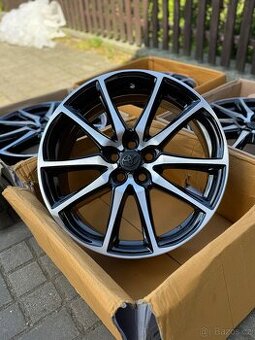 ORIGINÁL Alu Toyota Yaris XP210 R18, 5x100 - ZÁNOVNÍ