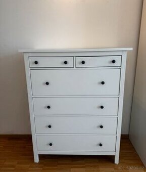 HEMNES KOMODA BÍLÉ MOŘIDLO - 1