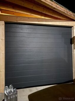 Sekční garážová vrata včetně kování, pohonu a DO 405x300cm