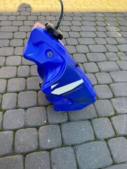 Palivová nádrž s kohoutkem Yamaha YZ 125 250  r 02-04