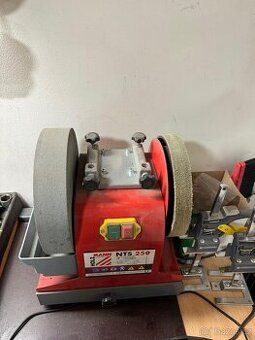 kombinovaná bruska na nástroje a nože