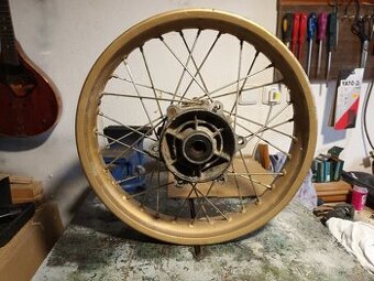 Prodám zadní kolo na  HONDA  DOMINÁTOR + další díly