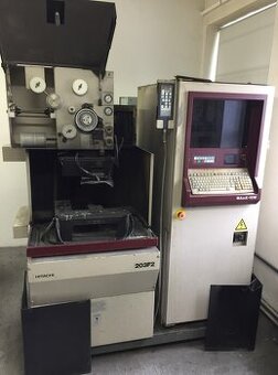 Elektroerozivní drátová řezačka HITACHI 203 F2