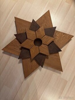 Masivní stojan na vánoční stromeček