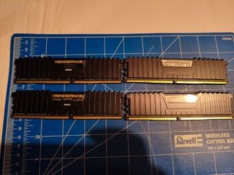 Paměti RAM LPX DDR4 Corsair Vengeance 4x4GB