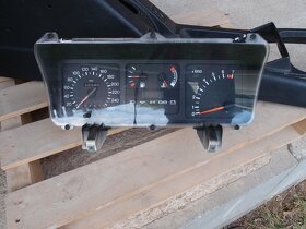 Ford Sierra Cosworth tachometr