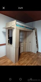 Patrová postel s úložným prostorem a stolkem